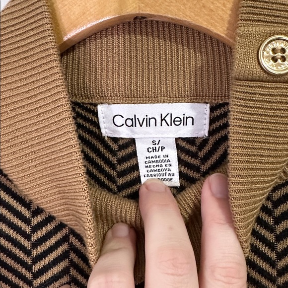 Calvin Klein Chevron Pattern Sweater - Tan and Black Size Small - Picture 2 of 3
